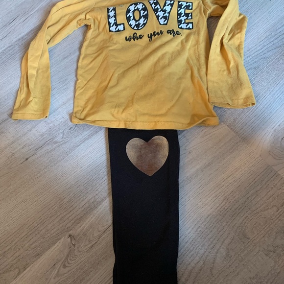 6 matching outfits - Picture 3 of 6